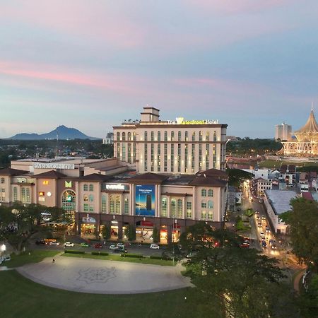 The Waterfront Hotel Kuching Exterior foto