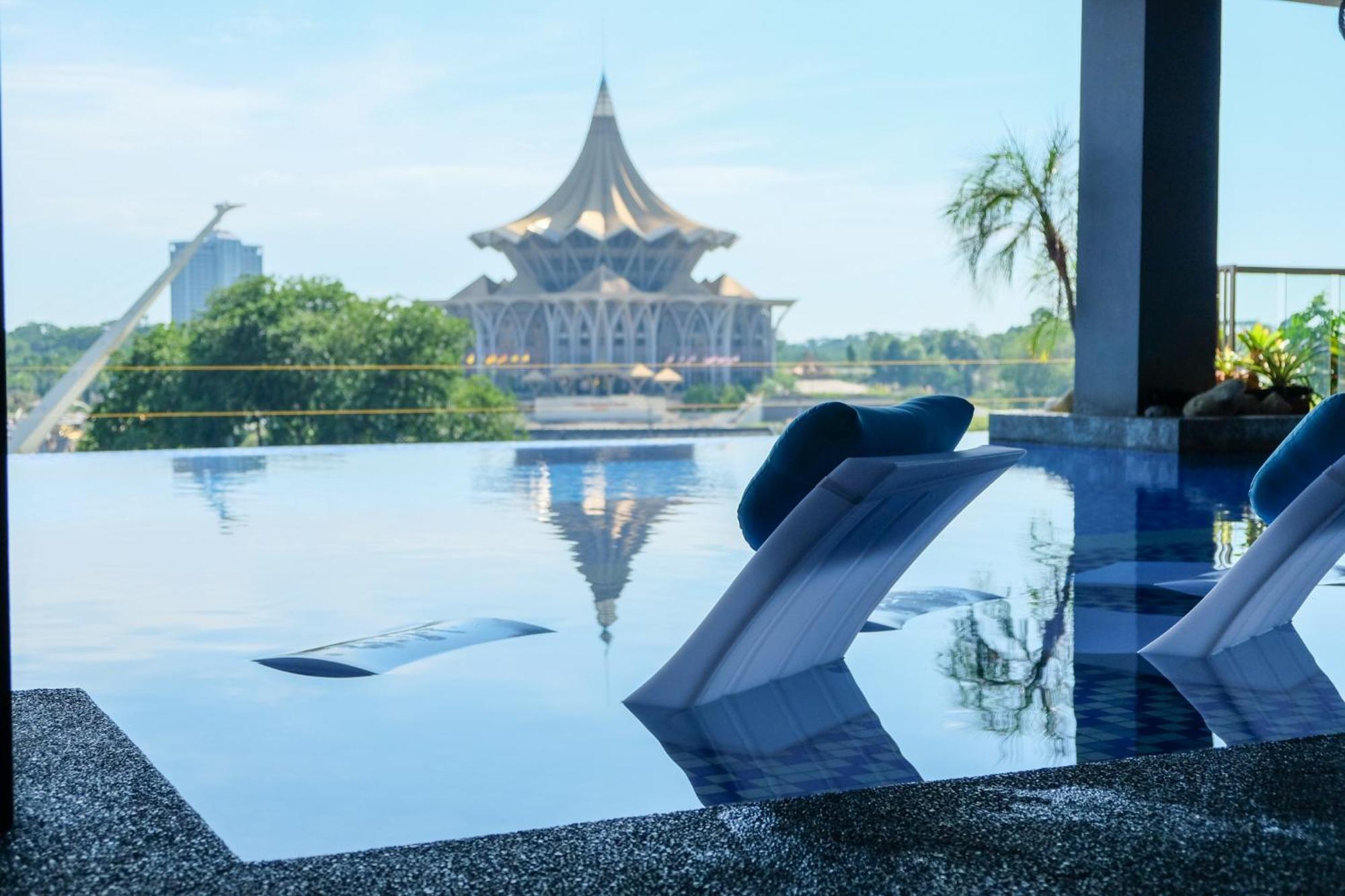 The Waterfront Hotel Kuching Exterior foto View of the National Museum of Malaysia from the Shangri-La Kuala Lumpur