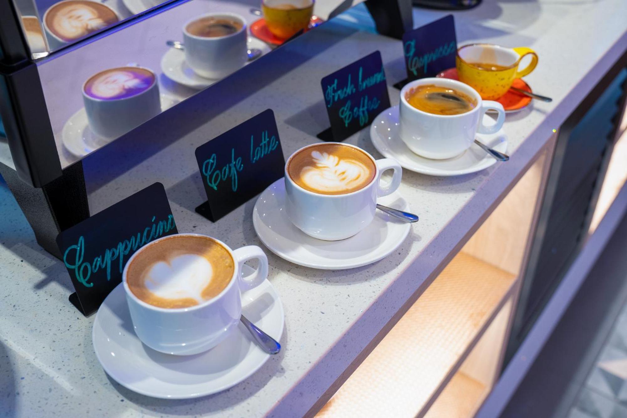 The Waterfront Hotel Kuching Exterior foto Coffee at the airport