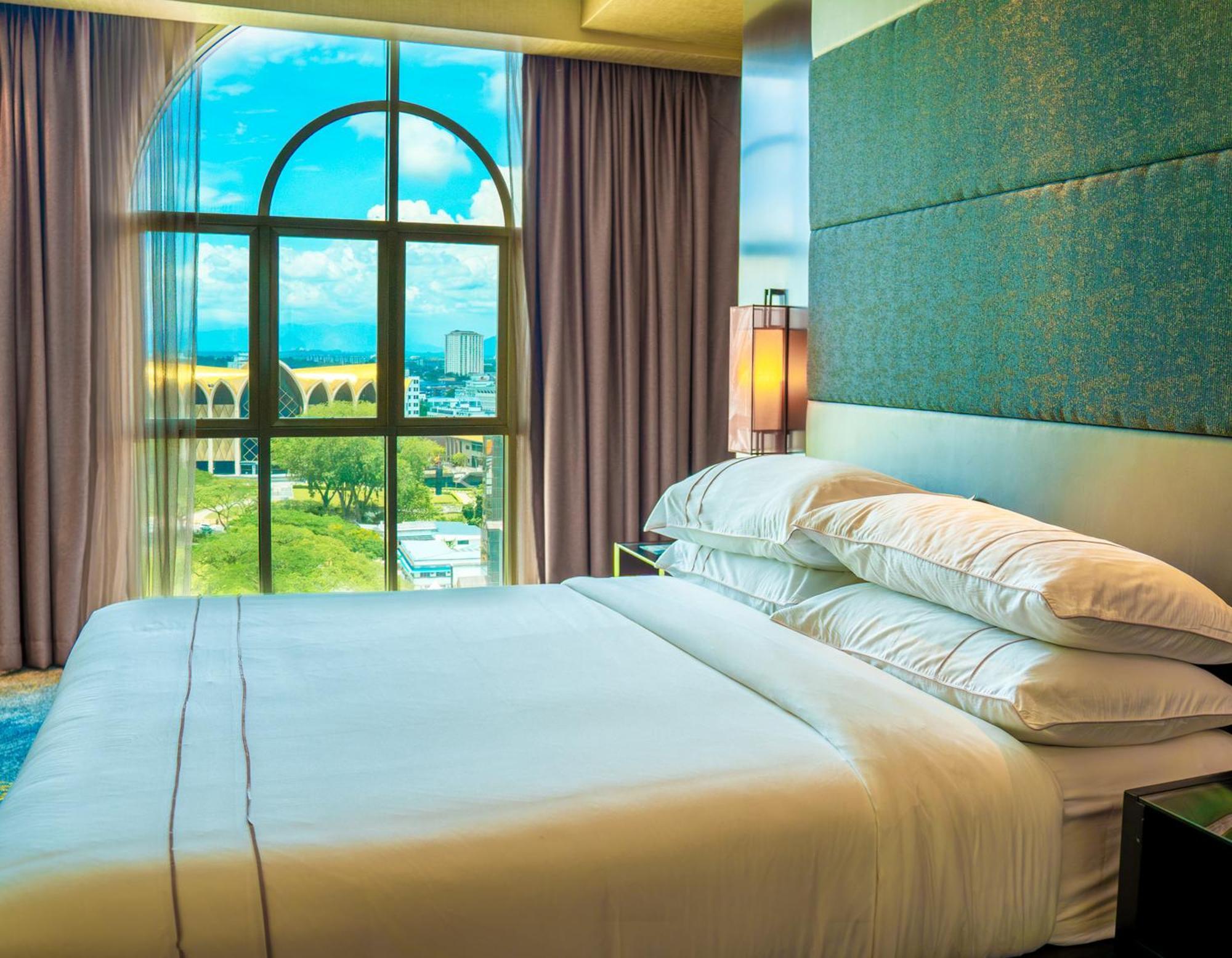 The Waterfront Hotel Kuching Exterior foto Deluxe Room