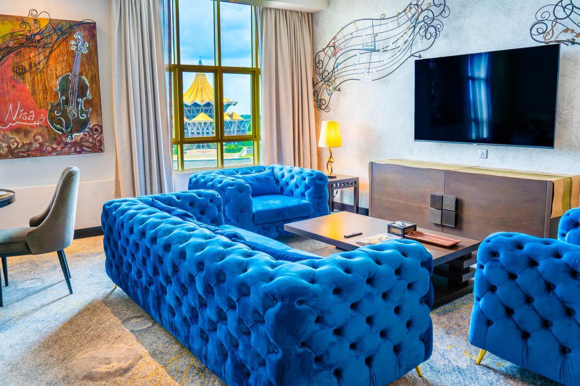 The Waterfront Hotel Kuching Exterior foto A suite at the hotel
