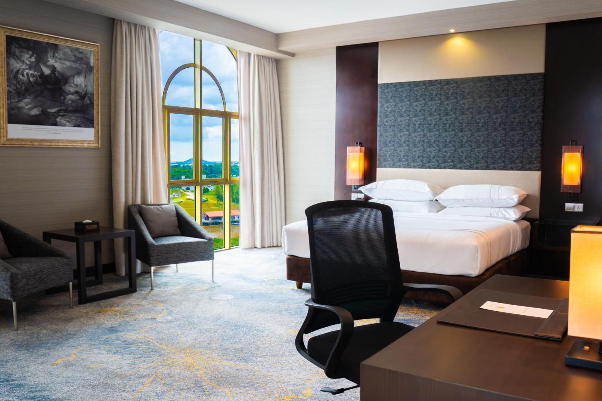 The Waterfront Hotel Kuching Exterior foto Deluxe Room