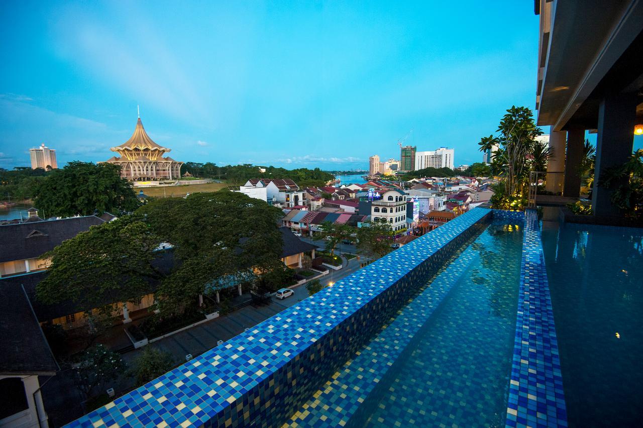 The Waterfront Hotel Kuching Exterior foto