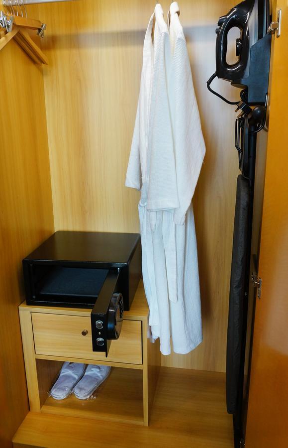 The Waterfront Hotel Kuching Exterior foto A bathrobe hanging in a closet